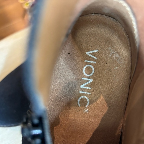 VIONIC Sz 9 Felicity Suede Zipper Closure Almond Toe Stacked Heel Ankle Booties - Picture 8 of 10